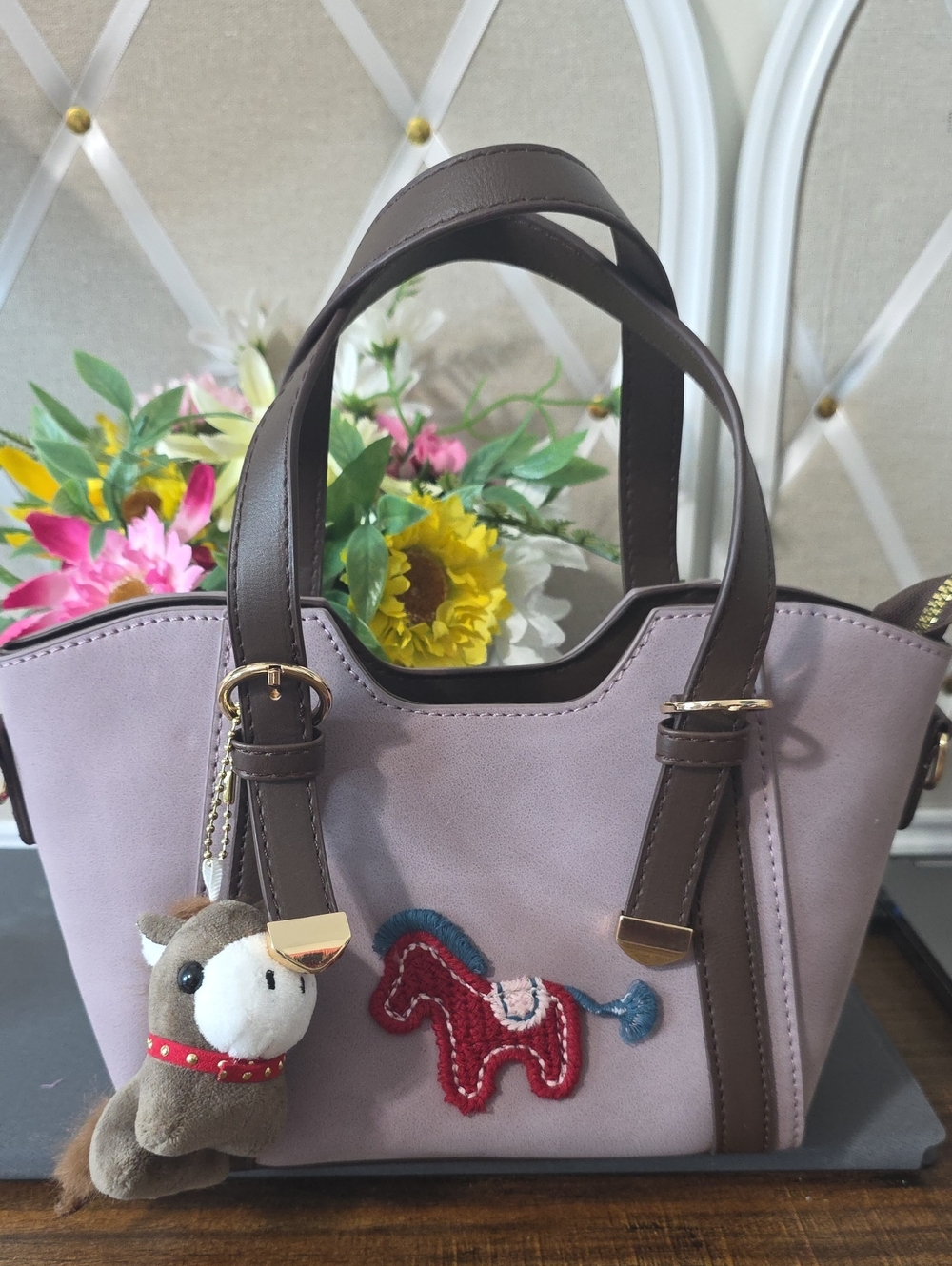 Nwt Womenโs Lavender Tote Bag with Brown Trim and Horse Patch